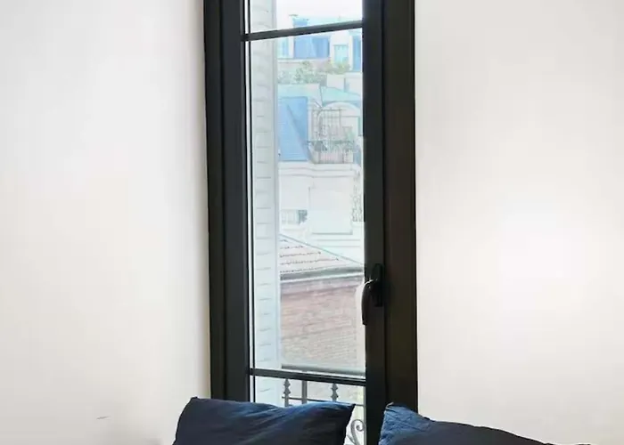 Celine 4 Avec Chambre, La Defense Puteaux